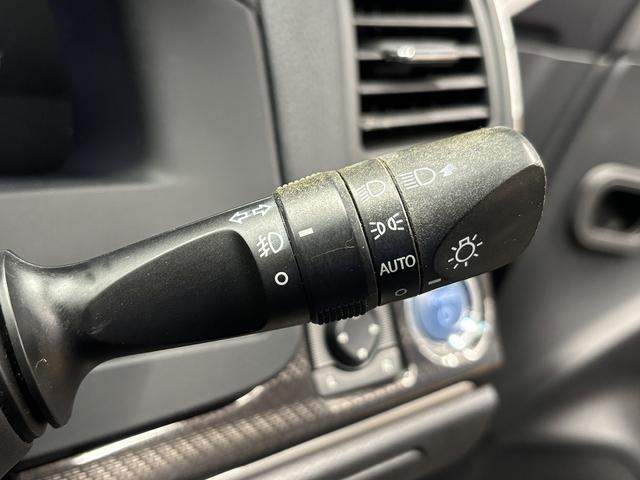 クラウンハイブリッド アスリートＳ　ブラックスタイル　（禁煙車）（サンルーフ）（純正ＨＤＤナビ）（クルーズコントロール）（パワーシート）（シートヒーター）（ＨＩＤヘッドライト）（バックカメラ）（オートライト）（ＥＴＣ）（ＭＴモード）（純正１８インチＡＷ）（33枚目）