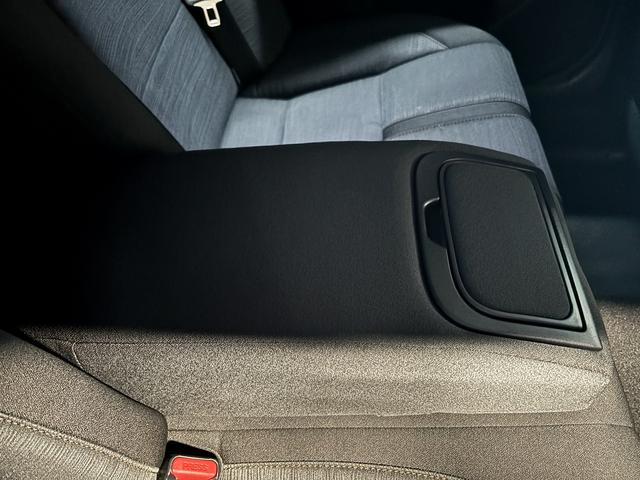 クラウンハイブリッド アスリートＳ　ブラックスタイル　（禁煙車）（サンルーフ）（純正ＨＤＤナビ）（クルーズコントロール）（パワーシート）（シートヒーター）（ＨＩＤヘッドライト）（バックカメラ）（オートライト）（ＥＴＣ）（ＭＴモード）（純正１８インチＡＷ）（38枚目）