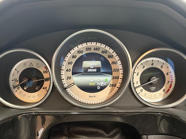 Ｅクラス Ｅ３５０　アバンギャルド　（禁煙車）（黒本革シート）（シートメモリー）（ＬＥＤヘッド）（メーカーＨＤＤナビ）（電動リアサンシェード）（ビルトインＥＴＣ）（バックカメラ）（レーダークルーズコントロール）（純正１８インチＡＷ）（27枚目）