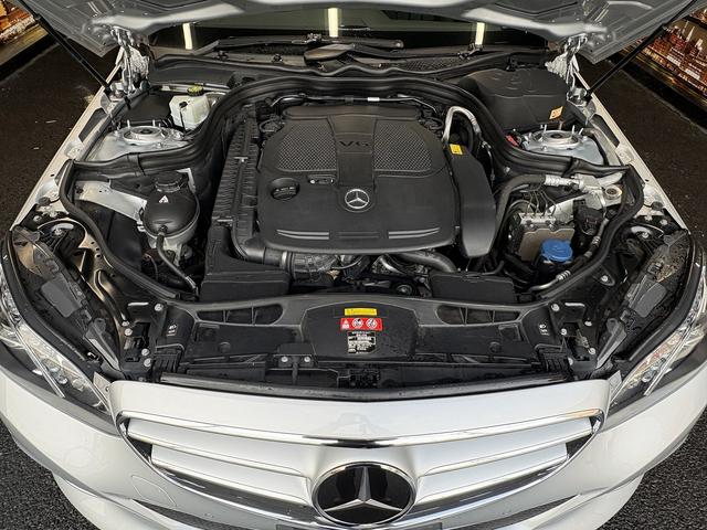 Ｅクラス Ｅ３５０　アバンギャルド　（禁煙車）（黒本革シート）（シートメモリー）（ＬＥＤヘッド）（メーカーＨＤＤナビ）（電動リアサンシェード）（ビルトインＥＴＣ）（バックカメラ）（レーダークルーズコントロール）（純正１８インチＡＷ）（49枚目）