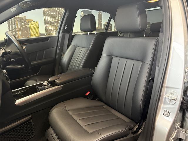 Ｅクラス Ｅ３５０　アバンギャルド　（禁煙車）（黒本革シート）（シートメモリー）（ＬＥＤヘッド）（メーカーＨＤＤナビ）（電動リアサンシェード）（ビルトインＥＴＣ）（バックカメラ）（レーダークルーズコントロール）（純正１８インチＡＷ）（53枚目）
