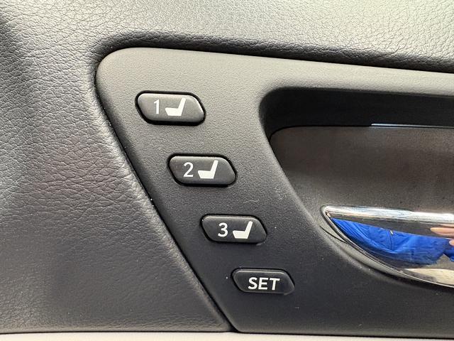 ＩＳ ＩＳ３００ｈ　バージョンＬ　（禁煙車）（グレー本革）（メーカーＳＤナビ）（バックカメラ）（クルコン）（ＬＥＤヘッドライト）（パワーシート）（シートエアコン）（フルセグ）（ＥＴＣ）（シートメモリー）（純正１８インチＡＷ）（8枚目）