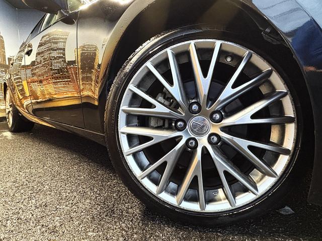 ＩＳ ＩＳ３００ｈ　バージョンＬ　（禁煙車）（グレー本革）（メーカーＳＤナビ）（バックカメラ）（クルコン）（ＬＥＤヘッドライト）（パワーシート）（シートエアコン）（フルセグ）（ＥＴＣ）（シートメモリー）（純正１８インチＡＷ）（16枚目）