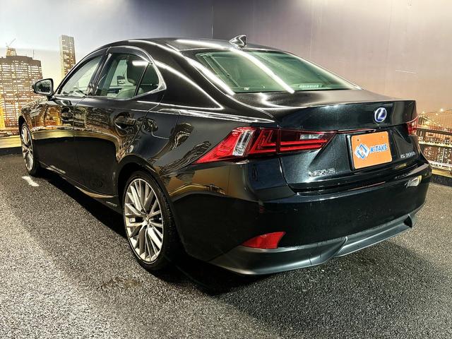 ＩＳ ＩＳ３００ｈ　バージョンＬ　（禁煙車）（グレー本革）（メーカーＳＤナビ）（バックカメラ）（クルコン）（ＬＥＤヘッドライト）（パワーシート）（シートエアコン）（フルセグ）（ＥＴＣ）（シートメモリー）（純正１８インチＡＷ）（25枚目）