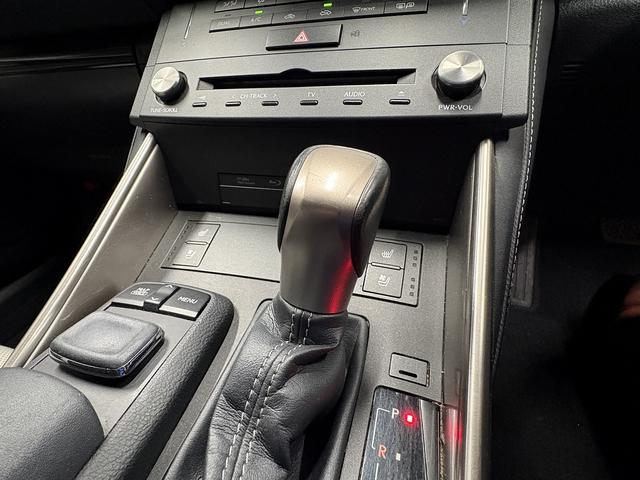 ＩＳ ＩＳ３００ｈ　バージョンＬ　（禁煙車）（グレー本革）（メーカーＳＤナビ）（バックカメラ）（クルコン）（ＬＥＤヘッドライト）（パワーシート）（シートエアコン）（フルセグ）（ＥＴＣ）（シートメモリー）（純正１８インチＡＷ）（27枚目）