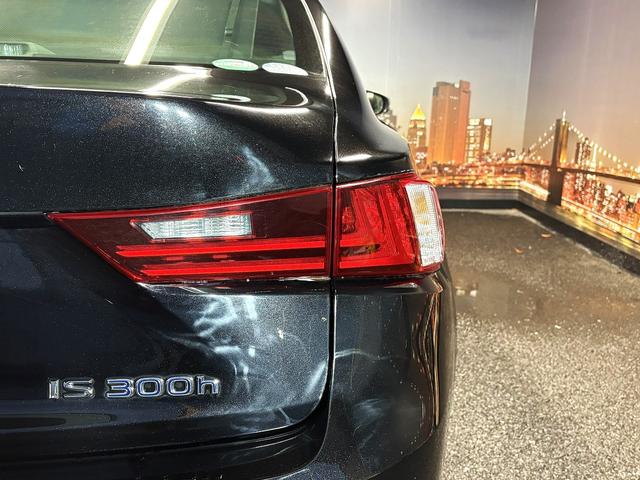 ＩＳ ＩＳ３００ｈ　バージョンＬ　（禁煙車）（グレー本革）（メーカーＳＤナビ）（バックカメラ）（クルコン）（ＬＥＤヘッドライト）（パワーシート）（シートエアコン）（フルセグ）（ＥＴＣ）（シートメモリー）（純正１８インチＡＷ）（29枚目）