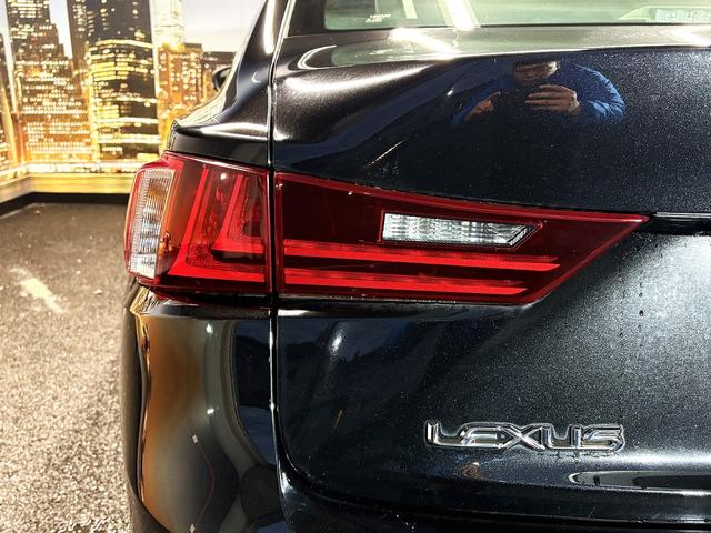 ＩＳ ＩＳ３００ｈ　バージョンＬ　（禁煙車）（グレー本革）（メーカーＳＤナビ）（バックカメラ）（クルコン）（ＬＥＤヘッドライト）（パワーシート）（シートエアコン）（フルセグ）（ＥＴＣ）（シートメモリー）（純正１８インチＡＷ）（39枚目）