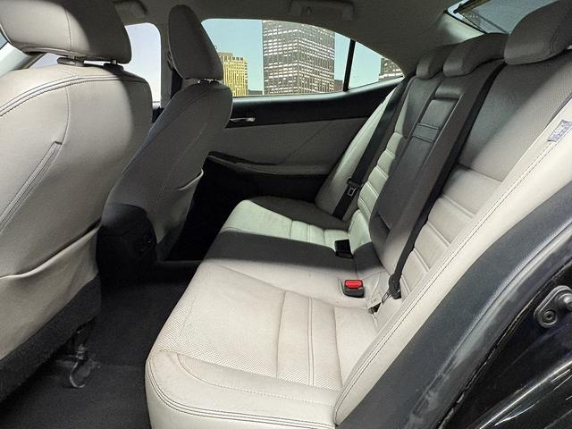 ＩＳ ＩＳ３００ｈ　バージョンＬ　（禁煙車）（グレー本革）（メーカーＳＤナビ）（バックカメラ）（クルコン）（ＬＥＤヘッドライト）（パワーシート）（シートエアコン）（フルセグ）（ＥＴＣ）（シートメモリー）（純正１８インチＡＷ）（41枚目）