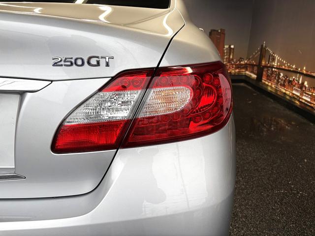 フーガ ２５０ＧＴ　（禁煙車）（黒ハーフレザー）（メーカーＨＤＤナビ）（サイド・バックカメラ）（クルコン）（パワーシート）（オットマン）（ＥＴＣ）（シートメモリー）（Ｂｌｕｅｔｏｏｔｈオーディオ）（純正１８インチＡＷ）（23枚目）