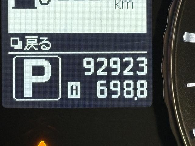 フーガ ２５０ＧＴ　（禁煙車）（黒ハーフレザー）（メーカーＨＤＤナビ）（サイド・バックカメラ）（クルコン）（パワーシート）（オットマン）（ＥＴＣ）（シートメモリー）（Ｂｌｕｅｔｏｏｔｈオーディオ）（純正１８インチＡＷ）（29枚目）