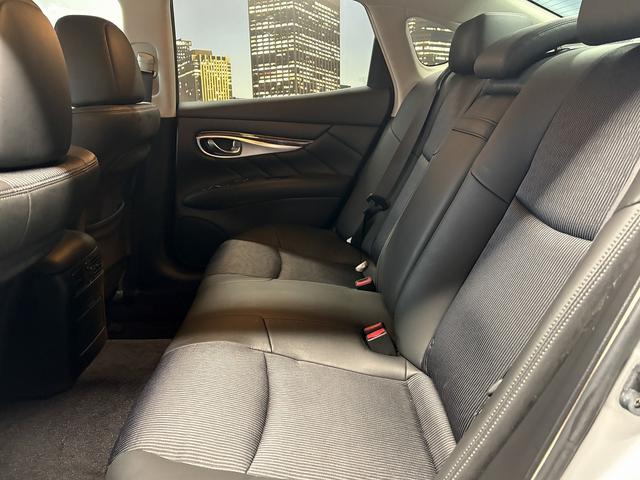 フーガ ２５０ＧＴ　（禁煙車）（黒ハーフレザー）（メーカーＨＤＤナビ）（サイド・バックカメラ）（クルコン）（パワーシート）（オットマン）（ＥＴＣ）（シートメモリー）（Ｂｌｕｅｔｏｏｔｈオーディオ）（純正１８インチＡＷ）（30枚目）