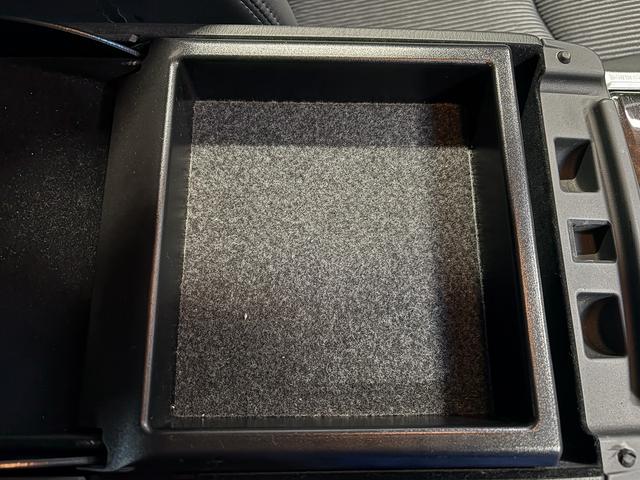 フーガ ２５０ＧＴ　（禁煙車）（黒ハーフレザー）（メーカーＨＤＤナビ）（サイド・バックカメラ）（クルコン）（パワーシート）（オットマン）（ＥＴＣ）（シートメモリー）（Ｂｌｕｅｔｏｏｔｈオーディオ）（純正１８インチＡＷ）（40枚目）