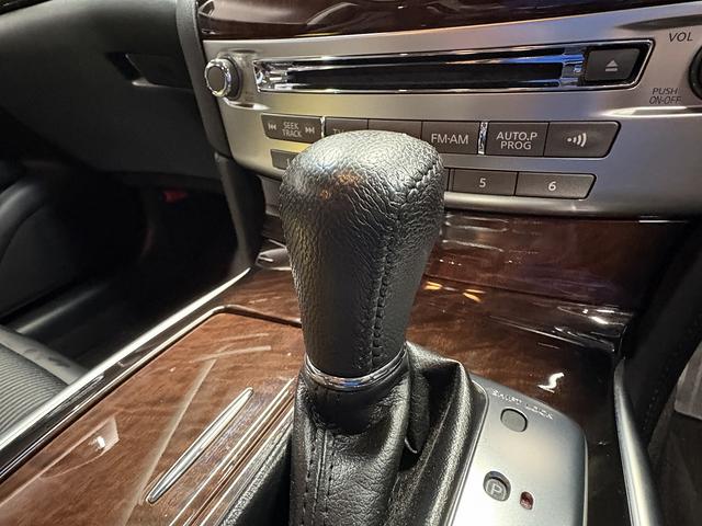 フーガ ２５０ＧＴ　（禁煙車）（黒ハーフレザー）（メーカーＨＤＤナビ）（サイド・バックカメラ）（クルコン）（パワーシート）（オットマン）（ＥＴＣ）（シートメモリー）（Ｂｌｕｅｔｏｏｔｈオーディオ）（純正１８インチＡＷ）（44枚目）