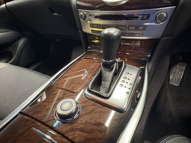 フーガ ２５０ＧＴ　（禁煙車）（黒ハーフレザー）（メーカーＨＤＤナビ）（サイド・バックカメラ）（クルコン）（パワーシート）（オットマン）（ＥＴＣ）（シートメモリー）（Ｂｌｕｅｔｏｏｔｈオーディオ）（純正１８インチＡＷ）（51枚目）