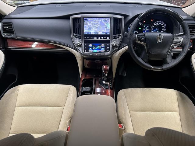 クラウンハイブリッド ロイヤルサルーン　（禁煙車）（メーカーＨＤＤナビ）（バックカメラ）（レーダークルーズ）（クリアランスソナー）（ＨＩＤ）（パワーシート）（シートヒーター）（ＥＴＣ）（Ｂｌｕｅｔｏｏｔｈオーディオ）（純正１６インチＡＷ）（5枚目）