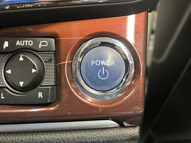 クラウンハイブリッド ロイヤルサルーン　（禁煙車）（メーカーＨＤＤナビ）（バックカメラ）（レーダークルーズ）（クリアランスソナー）（ＨＩＤ）（パワーシート）（シートヒーター）（ＥＴＣ）（Ｂｌｕｅｔｏｏｔｈオーディオ）（純正１６インチＡＷ）（9枚目）