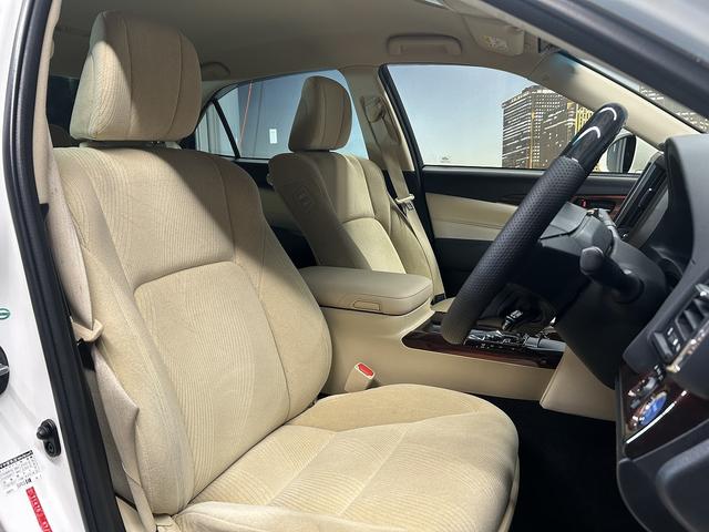 クラウンハイブリッド ロイヤルサルーン　（禁煙車）（メーカーＨＤＤナビ）（バックカメラ）（レーダークルーズ）（クリアランスソナー）（ＨＩＤ）（パワーシート）（シートヒーター）（ＥＴＣ）（Ｂｌｕｅｔｏｏｔｈオーディオ）（純正１６インチＡＷ）（17枚目）