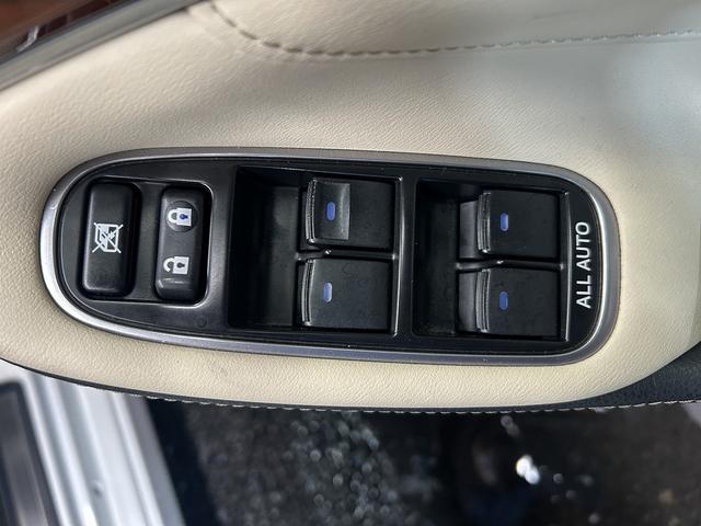 クラウンハイブリッド ロイヤルサルーン　（禁煙車）（メーカーＨＤＤナビ）（バックカメラ）（レーダークルーズ）（クリアランスソナー）（ＨＩＤ）（パワーシート）（シートヒーター）（ＥＴＣ）（Ｂｌｕｅｔｏｏｔｈオーディオ）（純正１６インチＡＷ）（29枚目）