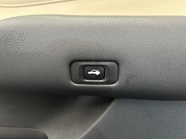 クラウンハイブリッド ロイヤルサルーン　（禁煙車）（メーカーＨＤＤナビ）（バックカメラ）（レーダークルーズ）（クリアランスソナー）（ＨＩＤ）（パワーシート）（シートヒーター）（ＥＴＣ）（Ｂｌｕｅｔｏｏｔｈオーディオ）（純正１６インチＡＷ）（32枚目）