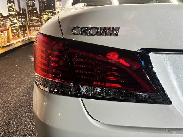 クラウンハイブリッド ロイヤルサルーン　（禁煙車）（メーカーＨＤＤナビ）（バックカメラ）（レーダークルーズ）（クリアランスソナー）（ＨＩＤ）（パワーシート）（シートヒーター）（ＥＴＣ）（Ｂｌｕｅｔｏｏｔｈオーディオ）（純正１６インチＡＷ）（33枚目）