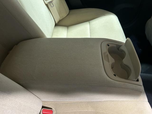 クラウンハイブリッド ロイヤルサルーン　（禁煙車）（メーカーＨＤＤナビ）（バックカメラ）（レーダークルーズ）（クリアランスソナー）（ＨＩＤ）（パワーシート）（シートヒーター）（ＥＴＣ）（Ｂｌｕｅｔｏｏｔｈオーディオ）（純正１６インチＡＷ）（42枚目）