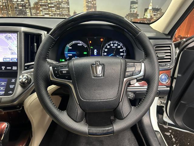 クラウンハイブリッド ロイヤルサルーン　（禁煙車）（メーカーＨＤＤナビ）（バックカメラ）（レーダークルーズ）（クリアランスソナー）（ＨＩＤ）（パワーシート）（シートヒーター）（ＥＴＣ）（Ｂｌｕｅｔｏｏｔｈオーディオ）（純正１６インチＡＷ）（50枚目）