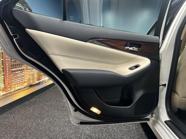 クラウンハイブリッド ロイヤルサルーン　（禁煙車）（メーカーＨＤＤナビ）（バックカメラ）（レーダークルーズ）（クリアランスソナー）（ＨＩＤ）（パワーシート）（シートヒーター）（ＥＴＣ）（Ｂｌｕｅｔｏｏｔｈオーディオ）（純正１６インチＡＷ）（66枚目）