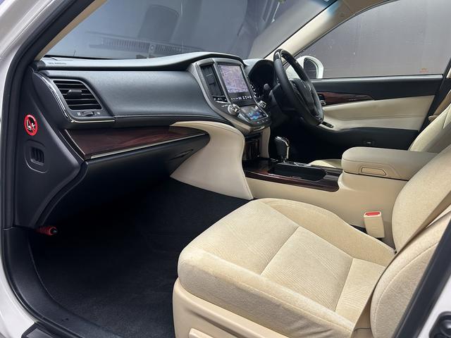 クラウンハイブリッド ロイヤルサルーン　（禁煙車）（メーカーＨＤＤナビ）（バックカメラ）（レーダークルーズ）（クリアランスソナー）（ＨＩＤ）（パワーシート）（シートヒーター）（ＥＴＣ）（Ｂｌｕｅｔｏｏｔｈオーディオ）（純正１６インチＡＷ）（67枚目）