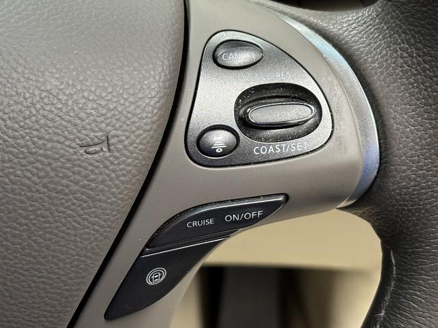 シーマ ハイブリッド　（禁煙車）（サンルーフ）（メーカーＨＤＤナビ）（バックカメラ）（レーダークルーズ）（パワーシート）（シートメモリー）（ビルトインＥＴＣ）（Ｂｌｕｅｔｏｏｔｈ対応）（ＨＩＤヘッド）（純正１８インチＡＷ）（8枚目）