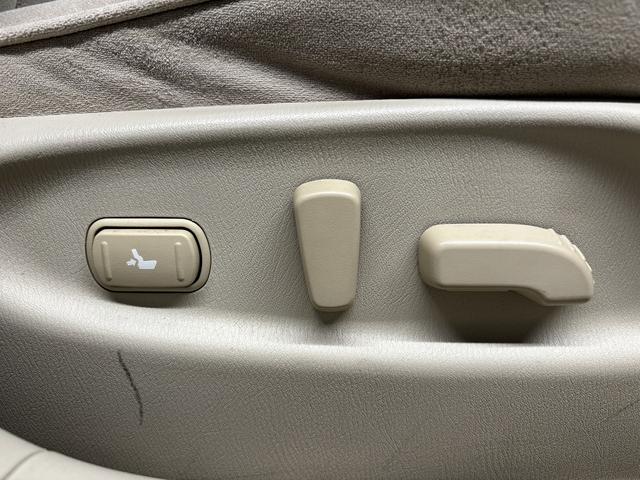 シーマ ハイブリッド　（禁煙車）（サンルーフ）（メーカーＨＤＤナビ）（バックカメラ）（レーダークルーズ）（パワーシート）（シートメモリー）（ビルトインＥＴＣ）（Ｂｌｕｅｔｏｏｔｈ対応）（ＨＩＤヘッド）（純正１８インチＡＷ）（11枚目）