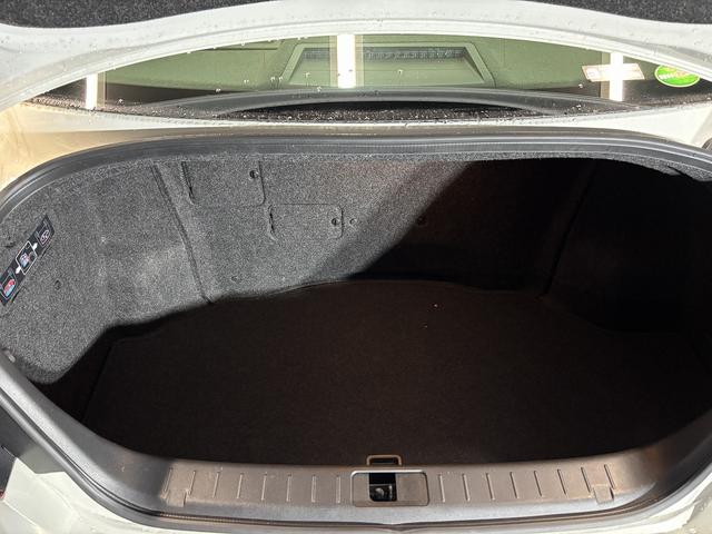 シーマ ハイブリッド　（禁煙車）（サンルーフ）（メーカーＨＤＤナビ）（バックカメラ）（レーダークルーズ）（パワーシート）（シートメモリー）（ビルトインＥＴＣ）（Ｂｌｕｅｔｏｏｔｈ対応）（ＨＩＤヘッド）（純正１８インチＡＷ）（17枚目）