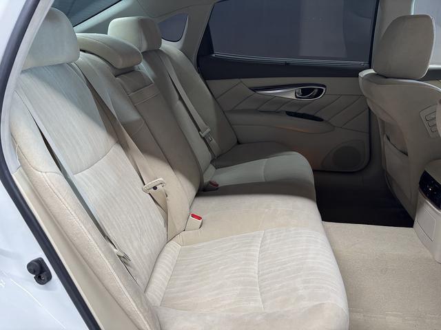 シーマ ハイブリッド　（禁煙車）（サンルーフ）（メーカーＨＤＤナビ）（バックカメラ）（レーダークルーズ）（パワーシート）（シートメモリー）（ビルトインＥＴＣ）（Ｂｌｕｅｔｏｏｔｈ対応）（ＨＩＤヘッド）（純正１８インチＡＷ）（19枚目）