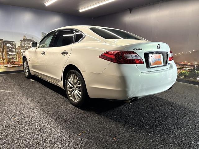 シーマ ハイブリッド　（禁煙車）（サンルーフ）（メーカーＨＤＤナビ）（バックカメラ）（レーダークルーズ）（パワーシート）（シートメモリー）（ビルトインＥＴＣ）（Ｂｌｕｅｔｏｏｔｈ対応）（ＨＩＤヘッド）（純正１８インチＡＷ）（24枚目）