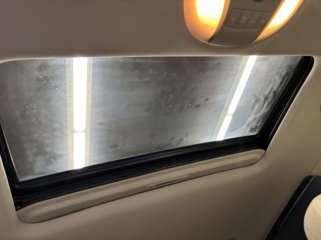 シーマ ハイブリッド　（禁煙車）（サンルーフ）（メーカーＨＤＤナビ）（バックカメラ）（レーダークルーズ）（パワーシート）（シートメモリー）（ビルトインＥＴＣ）（Ｂｌｕｅｔｏｏｔｈ対応）（ＨＩＤヘッド）（純正１８インチＡＷ）（32枚目）