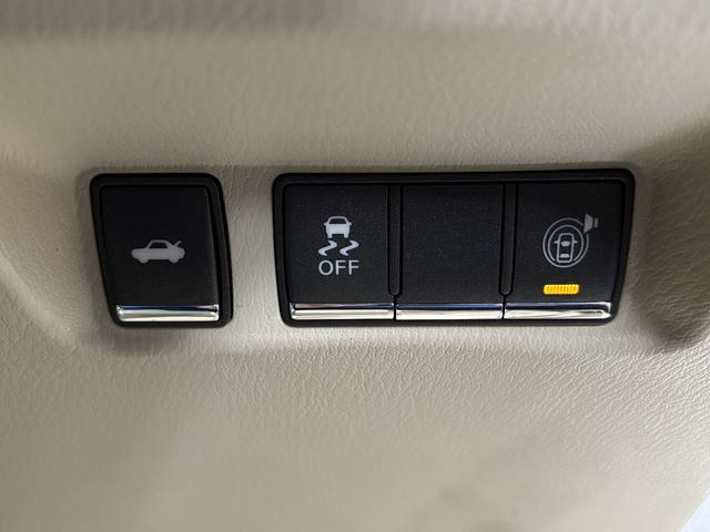 シーマ ハイブリッド　（禁煙車）（サンルーフ）（メーカーＨＤＤナビ）（バックカメラ）（レーダークルーズ）（パワーシート）（シートメモリー）（ビルトインＥＴＣ）（Ｂｌｕｅｔｏｏｔｈ対応）（ＨＩＤヘッド）（純正１８インチＡＷ）（34枚目）