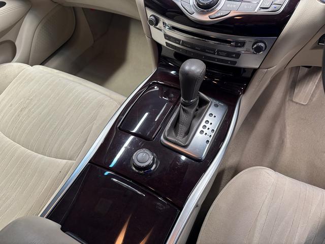 シーマ ハイブリッド　（禁煙車）（サンルーフ）（メーカーＨＤＤナビ）（バックカメラ）（レーダークルーズ）（パワーシート）（シートメモリー）（ビルトインＥＴＣ）（Ｂｌｕｅｔｏｏｔｈ対応）（ＨＩＤヘッド）（純正１８インチＡＷ）（46枚目）