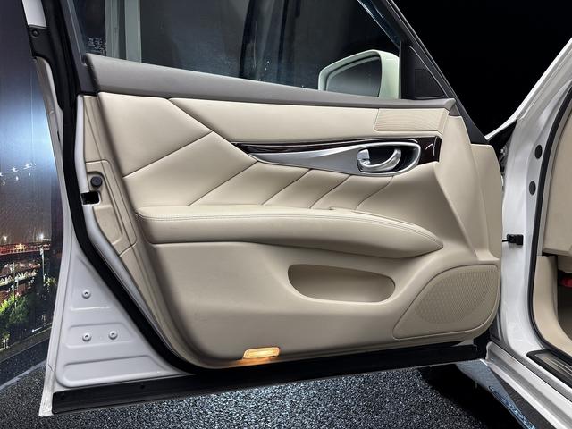 シーマ ハイブリッド　（禁煙車）（サンルーフ）（メーカーＨＤＤナビ）（バックカメラ）（レーダークルーズ）（パワーシート）（シートメモリー）（ビルトインＥＴＣ）（Ｂｌｕｅｔｏｏｔｈ対応）（ＨＩＤヘッド）（純正１８インチＡＷ）（50枚目）