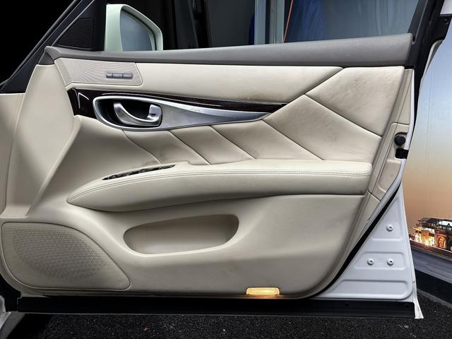 シーマ ハイブリッド　（禁煙車）（サンルーフ）（メーカーＨＤＤナビ）（バックカメラ）（レーダークルーズ）（パワーシート）（シートメモリー）（ビルトインＥＴＣ）（Ｂｌｕｅｔｏｏｔｈ対応）（ＨＩＤヘッド）（純正１８インチＡＷ）（52枚目）