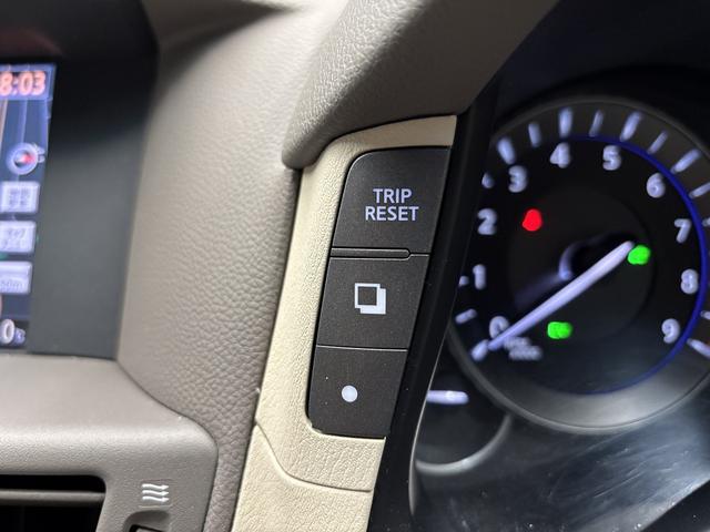 シーマ ハイブリッド　（禁煙車）（サンルーフ）（メーカーＨＤＤナビ）（バックカメラ）（レーダークルーズ）（パワーシート）（シートメモリー）（ビルトインＥＴＣ）（Ｂｌｕｅｔｏｏｔｈ対応）（ＨＩＤヘッド）（純正１８インチＡＷ）（62枚目）