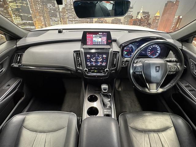 クラウンハイブリッド ＲＳアドバンス　（禁煙車）（黒本革シート）（メーカーＳＤナビ）（バックカメラ）（レーダークルーズ）（レーンキープ）（パワーシート）（ステアリングヒータ）（ビルトインＥＴＣ）（クリアランスソナー）（純正１８インチＡＷ）（5枚目）