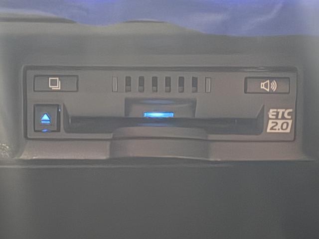 クラウンハイブリッド ＲＳアドバンス　（禁煙車）（黒本革シート）（メーカーＳＤナビ）（バックカメラ）（レーダークルーズ）（レーンキープ）（パワーシート）（ステアリングヒータ）（ビルトインＥＴＣ）（クリアランスソナー）（純正１８インチＡＷ）（11枚目）