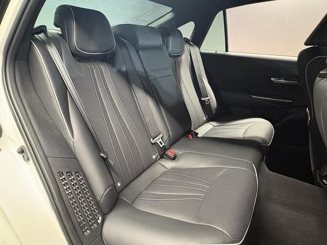 クラウンハイブリッド ＲＳアドバンス　（禁煙車）（黒本革シート）（メーカーＳＤナビ）（バックカメラ）（レーダークルーズ）（レーンキープ）（パワーシート）（ステアリングヒータ）（ビルトインＥＴＣ）（クリアランスソナー）（純正１８インチＡＷ）（18枚目）