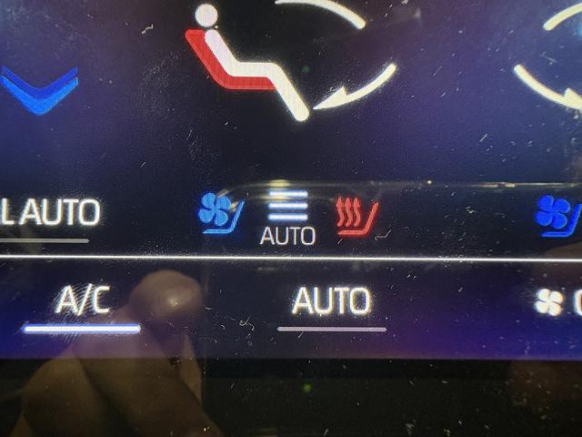 クラウンハイブリッド ＲＳアドバンス　（禁煙車）（黒本革シート）（メーカーＳＤナビ）（バックカメラ）（レーダークルーズ）（レーンキープ）（パワーシート）（ステアリングヒータ）（ビルトインＥＴＣ）（クリアランスソナー）（純正１８インチＡＷ）（46枚目）