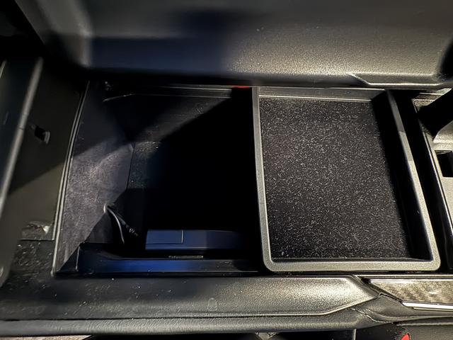 クラウンハイブリッド ＲＳアドバンス　（禁煙車）（黒本革シート）（メーカーＳＤナビ）（バックカメラ）（レーダークルーズ）（レーンキープ）（パワーシート）（ステアリングヒータ）（ビルトインＥＴＣ）（クリアランスソナー）（純正１８インチＡＷ）（51枚目）