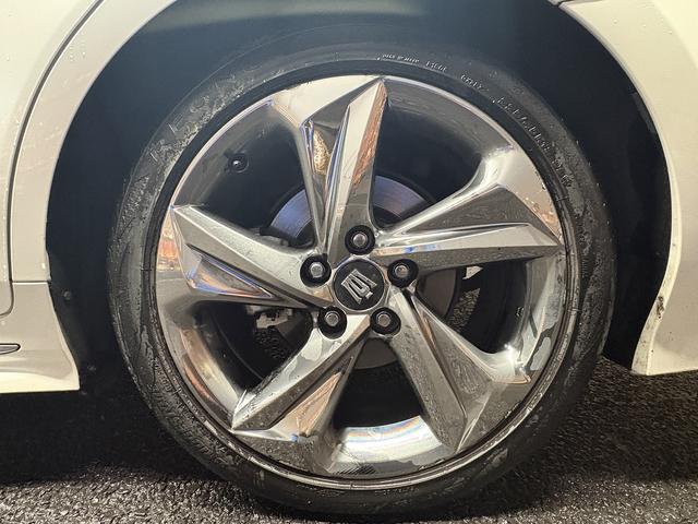 クラウンハイブリッド ＲＳアドバンス　（禁煙車）（黒本革シート）（メーカーＳＤナビ）（バックカメラ）（レーダークルーズ）（レーンキープ）（パワーシート）（ステアリングヒータ）（ビルトインＥＴＣ）（クリアランスソナー）（純正１８インチＡＷ）（54枚目）