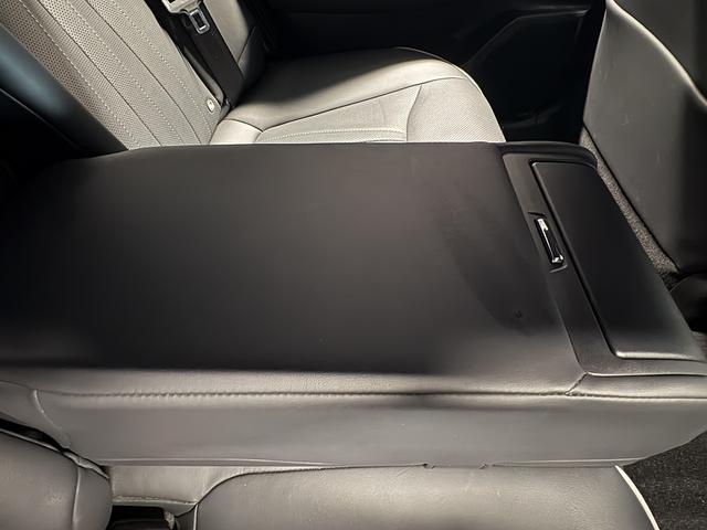 クラウンハイブリッド ＲＳアドバンス　（禁煙車）（黒本革シート）（メーカーＳＤナビ）（バックカメラ）（レーダークルーズ）（レーンキープ）（パワーシート）（ステアリングヒータ）（ビルトインＥＴＣ）（クリアランスソナー）（純正１８インチＡＷ）（60枚目）