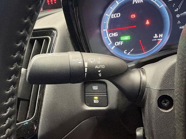 クラウンハイブリッド ＲＳアドバンス　（禁煙車）（黒本革シート）（メーカーＳＤナビ）（バックカメラ）（レーダークルーズ）（レーンキープ）（パワーシート）（ステアリングヒータ）（ビルトインＥＴＣ）（クリアランスソナー）（純正１８インチＡＷ）（61枚目）