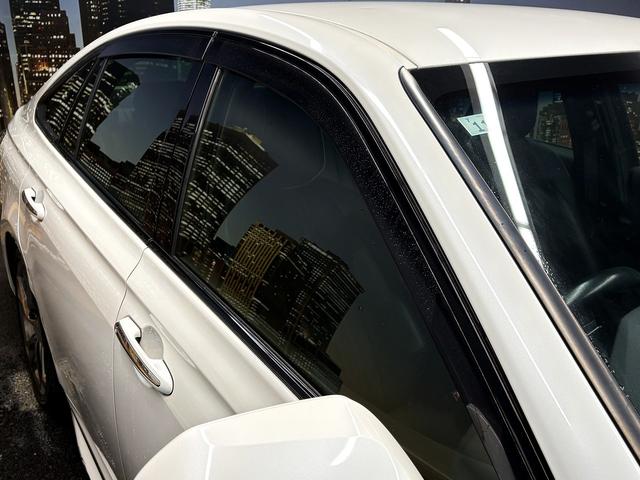 クラウンハイブリッド ＲＳアドバンス　（禁煙車）（黒本革シート）（メーカーＳＤナビ）（バックカメラ）（レーダークルーズ）（レーンキープ）（パワーシート）（ステアリングヒータ）（ビルトインＥＴＣ）（クリアランスソナー）（純正１８インチＡＷ）（65枚目）