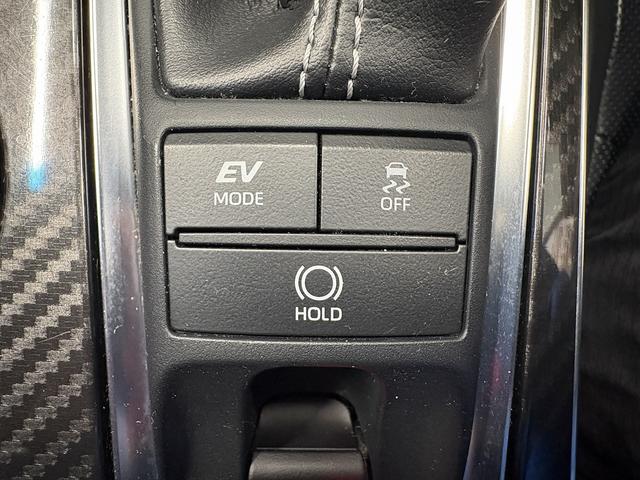 クラウンハイブリッド ＲＳアドバンス　（禁煙車）（黒本革シート）（メーカーＳＤナビ）（バックカメラ）（レーダークルーズ）（レーンキープ）（パワーシート）（ステアリングヒータ）（ビルトインＥＴＣ）（クリアランスソナー）（純正１８インチＡＷ）（68枚目）