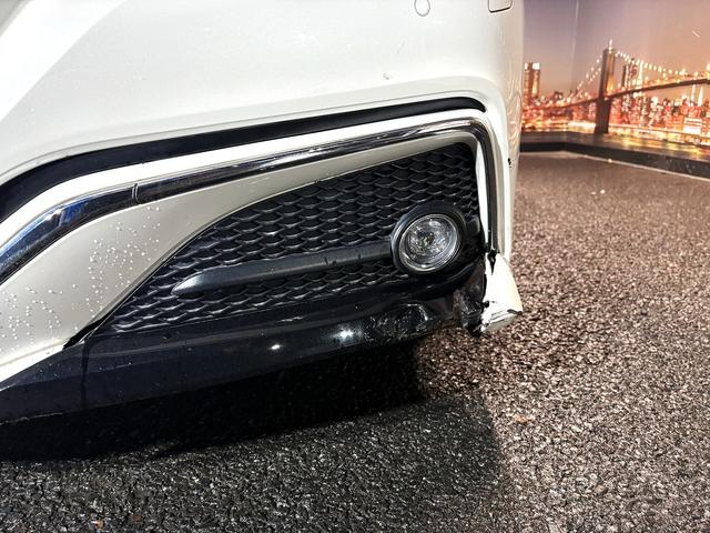 クラウンハイブリッド ＲＳアドバンス　（禁煙車）（黒本革シート）（メーカーＳＤナビ）（バックカメラ）（レーダークルーズ）（レーンキープ）（パワーシート）（ステアリングヒータ）（ビルトインＥＴＣ）（クリアランスソナー）（純正１８インチＡＷ）（70枚目）